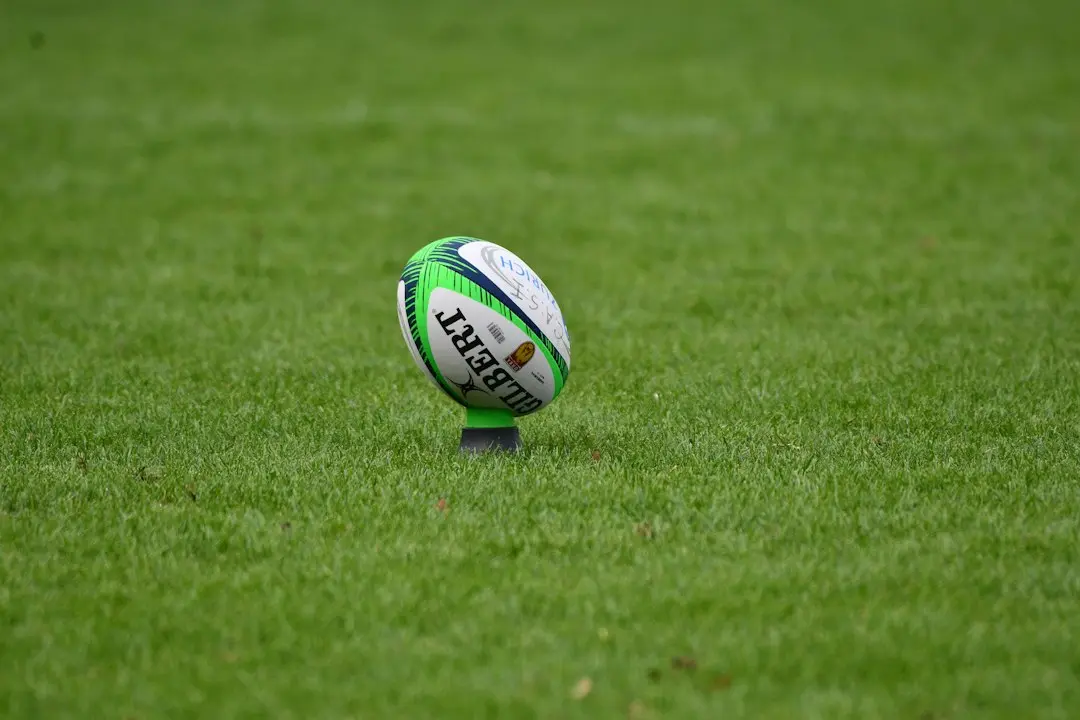 Bila de rugby aruncată de pe acoperiș în timpul meciului cu Liverpool