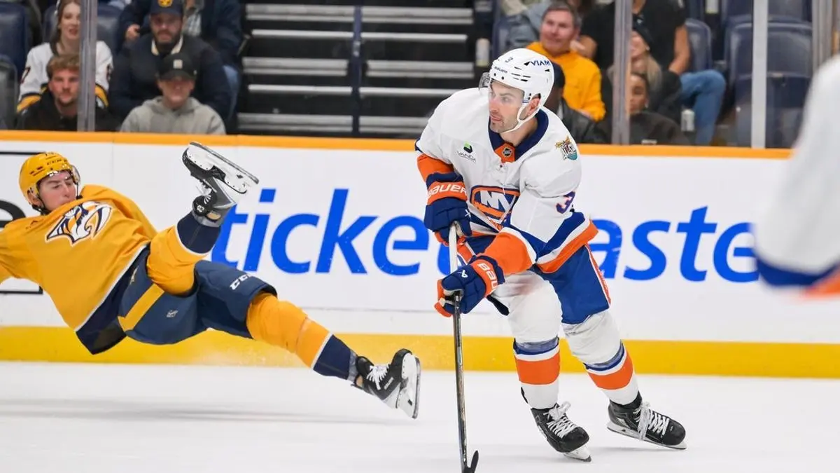 Islanders câștigă după șuturi de penalitate, după ce au recuperat un decalaj de 3-0