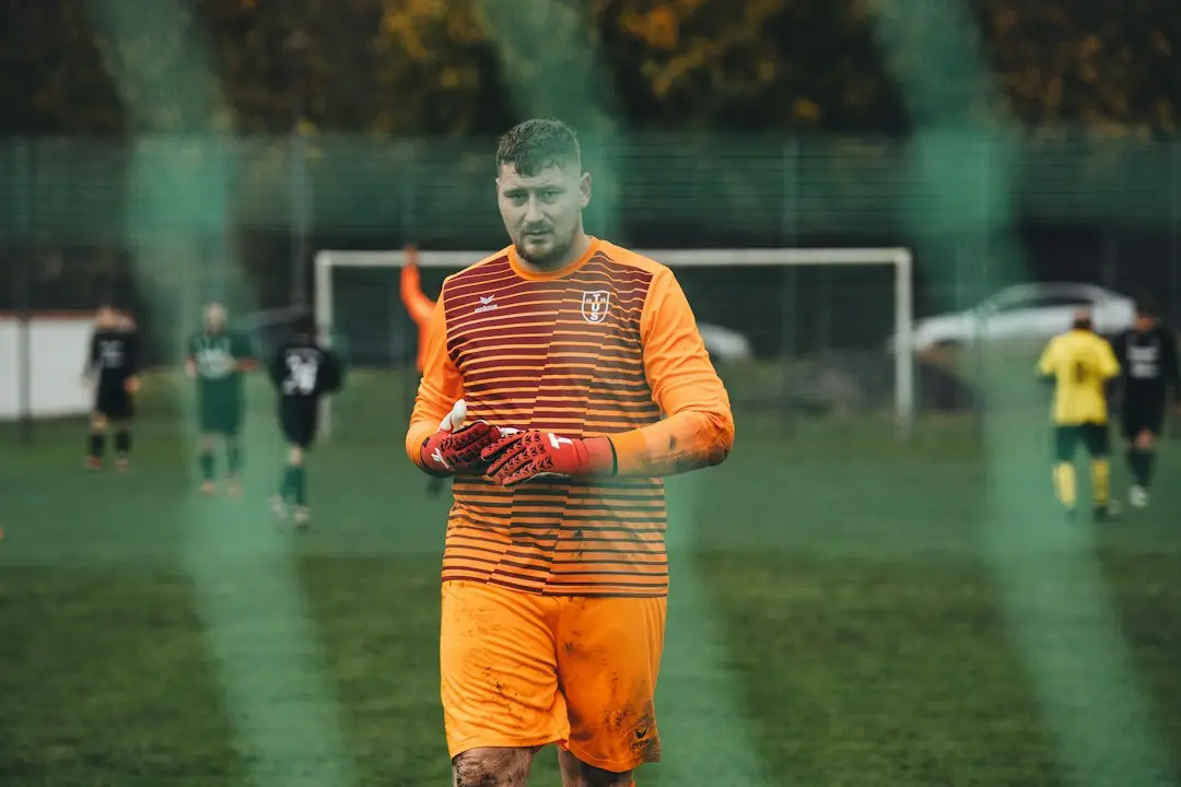 Fostul arbitru Keith Hackett rupe tăcerea despre gestul lui Enzo Fernandez!