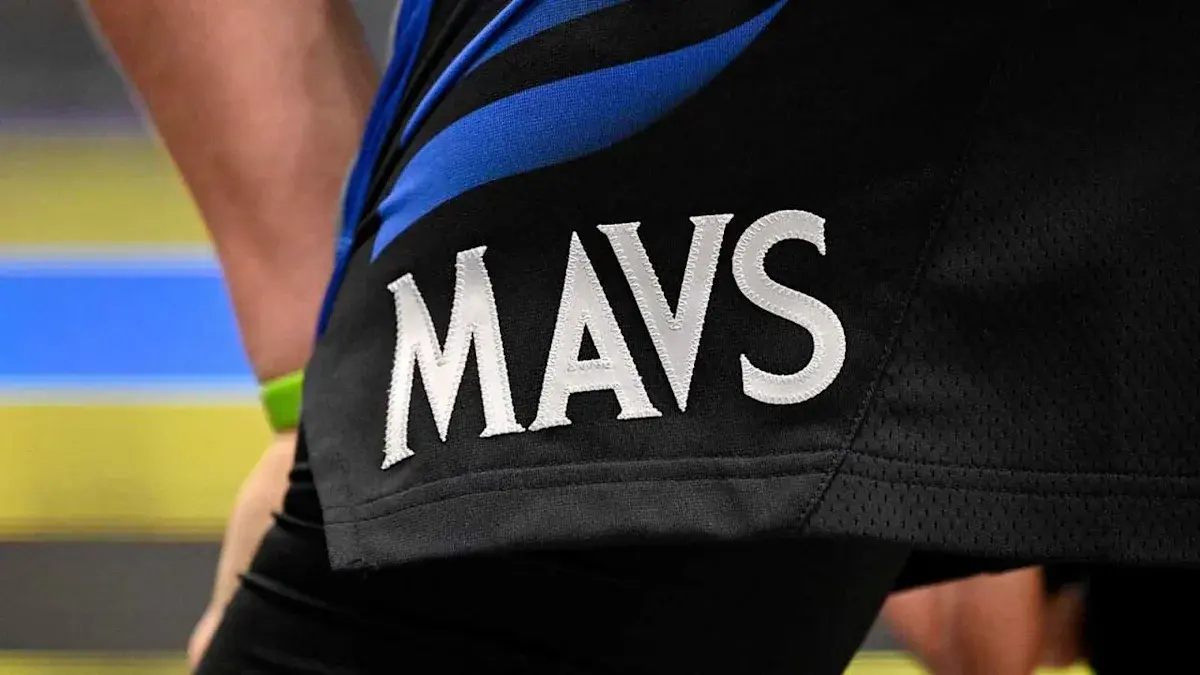 Mavericks au eliberat doi jucători de aripi după pregătirea de presezon