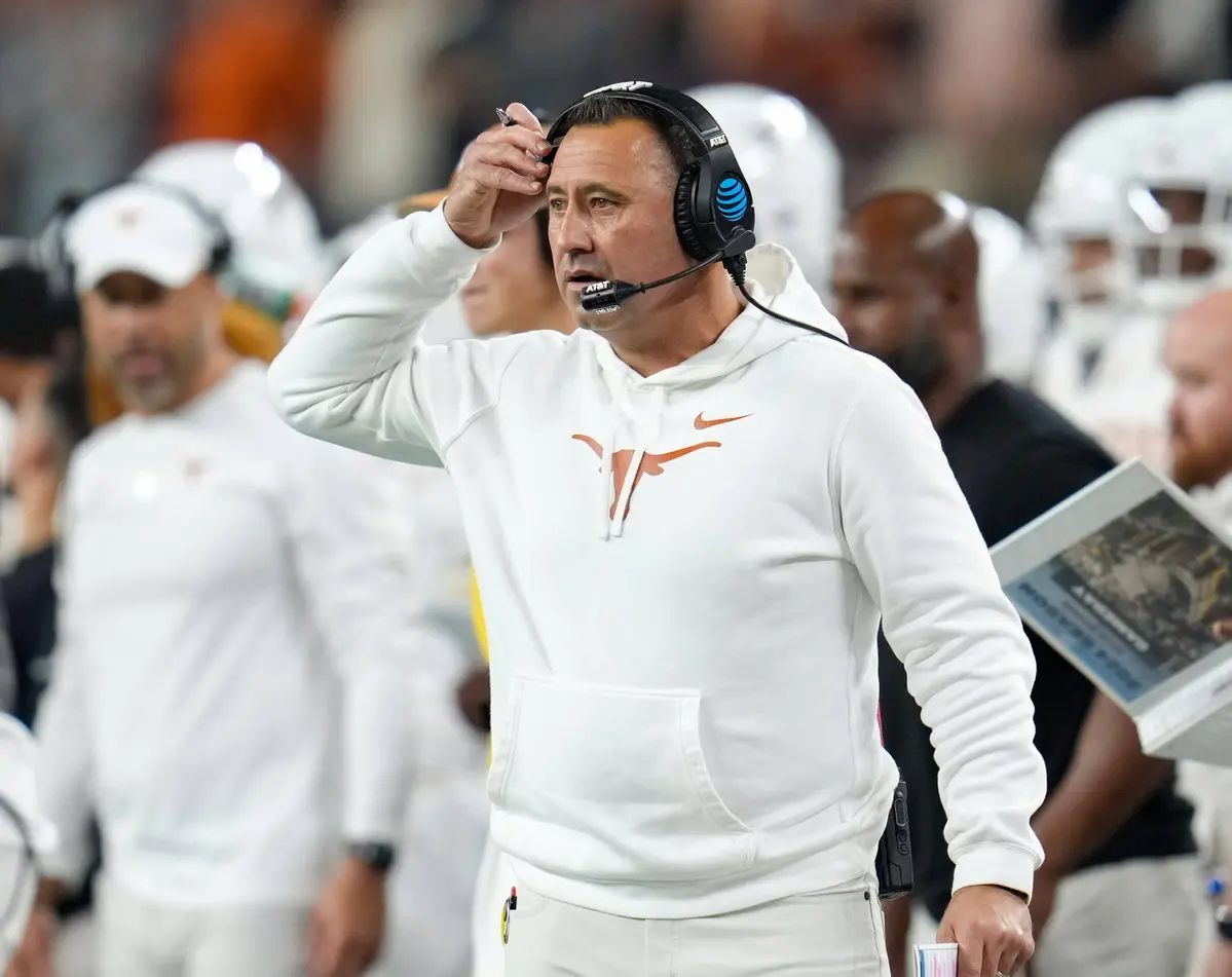 Sarkisian apără lui Arch Manning după eșecurile Texas