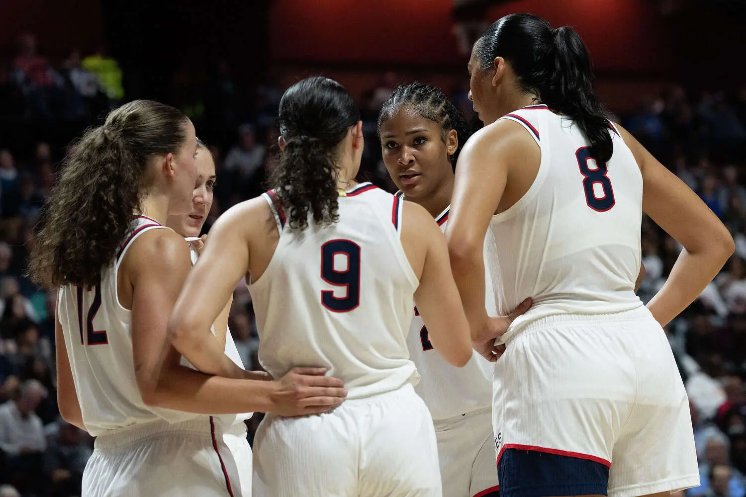 UConn se întoarce la Hartford pentru un duel cu Texas în pre-season