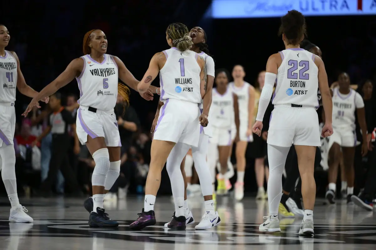 Steph Curry și Draymond Green susțin Valkyries în deschiderea Finalelor WNBA